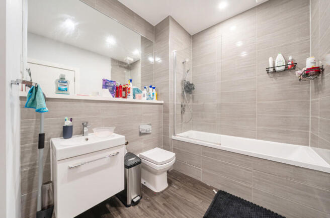 2 bed Flat for sale Image 11