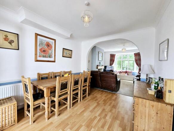 4 bed Semi-Detached for sale Image 4