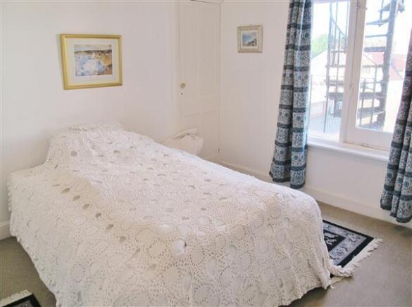 Bedroom (rear)