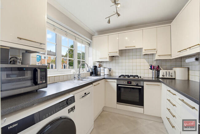 Wentworth Close, Ashford photo 4