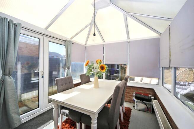 4 bed Semi-Detached for sale Image 8