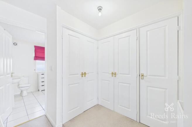 5 bed Detached for sale Image 7