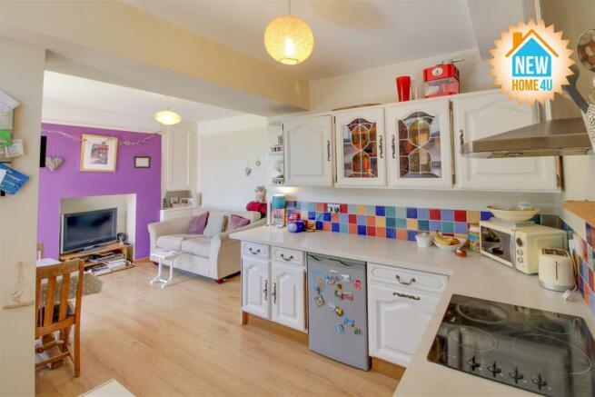 KITCHEN / DINING / DAY ROOM: