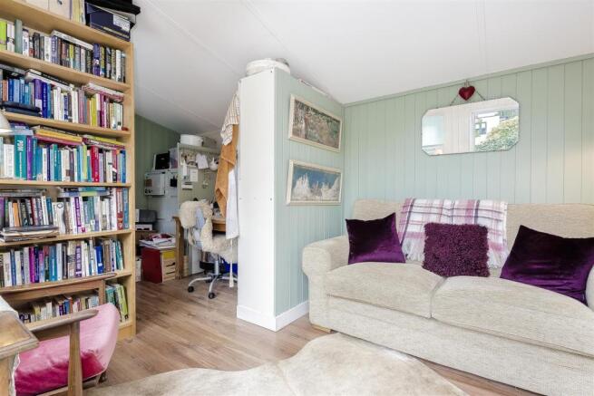 house-ballards-green-burgh-heath-133.jpg