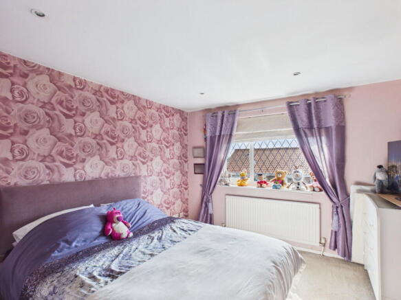 5 bed Detached for sale Image 11
