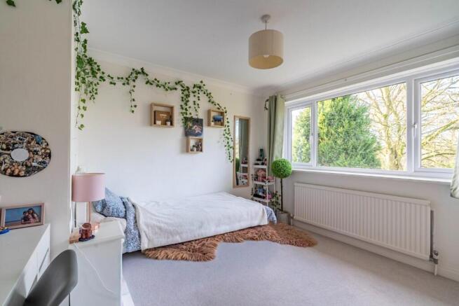 4 bed Detached for sale Image 11