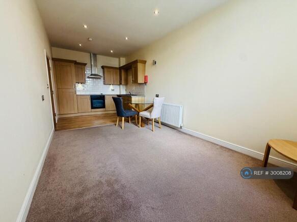 2 bed Flat to rent Image 2