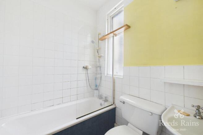 4 bed Semi-Detached for sale Image 5