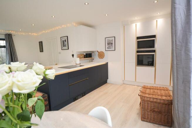Kitchen area 2.jpg