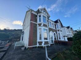 Maesydderwen, Warren Drive, Caerphilly CF83 1HQ