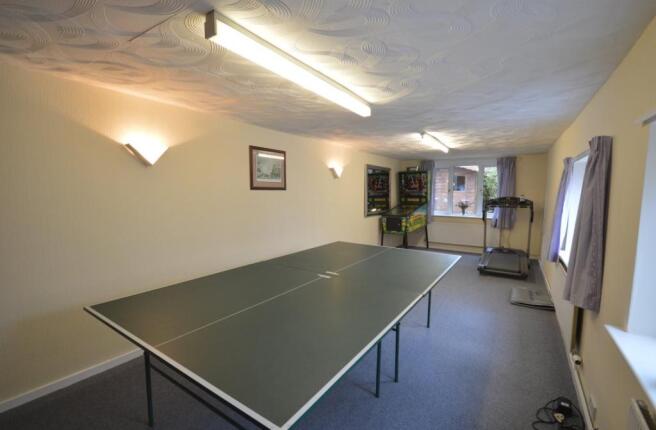 bedroom/entertainmen