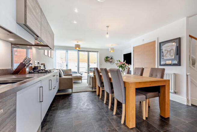 3 bed Semi-Detached for sale Image 4