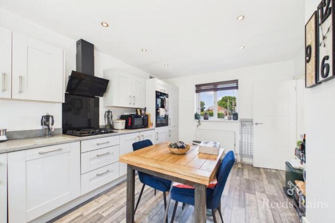 3 bed Semi-Detached for sale Image 6