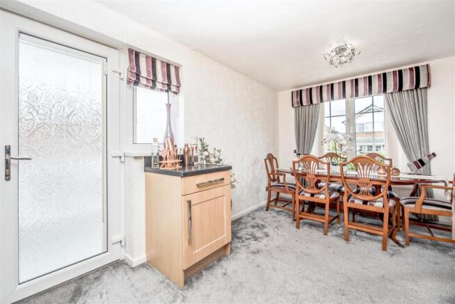 4 bed Detached for sale Image 4