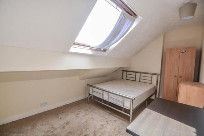 5 bed House to rent Image 7
