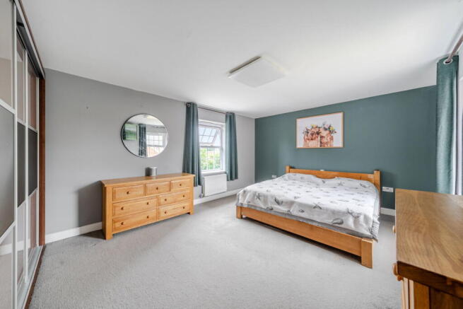 4 bed Detached for sale Image 12