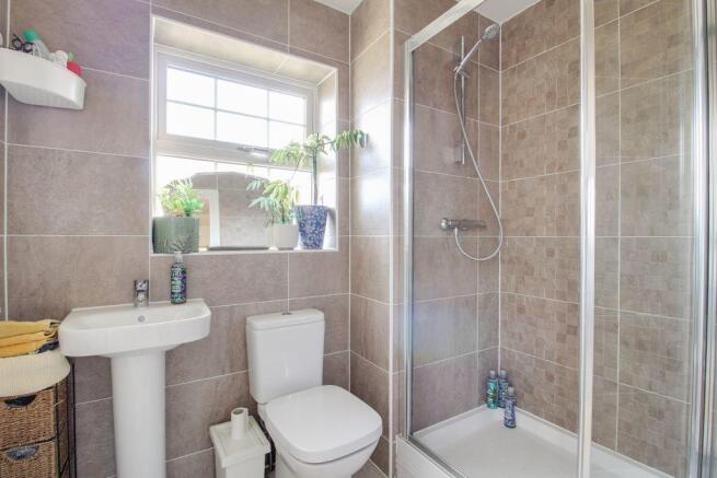 Ensuite to Bed 1