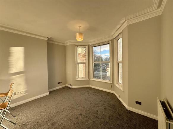 OPEN PLAN LOUNGE/KITCHEN