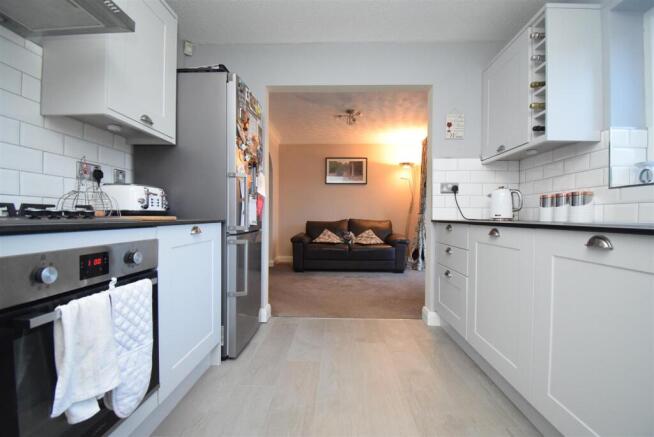 4 bed Detached to rent Image 6