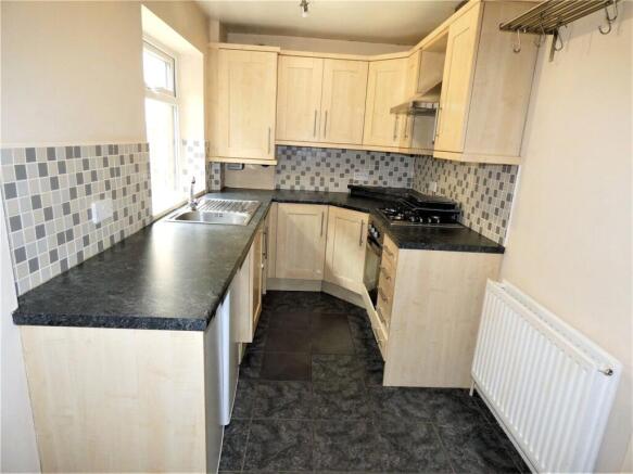 2 bed Semi-Detached to rent Image 4