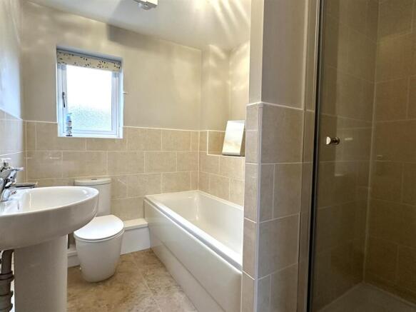 BATHROOM/WC