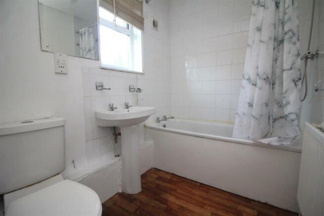 bathroom flat a .JPG