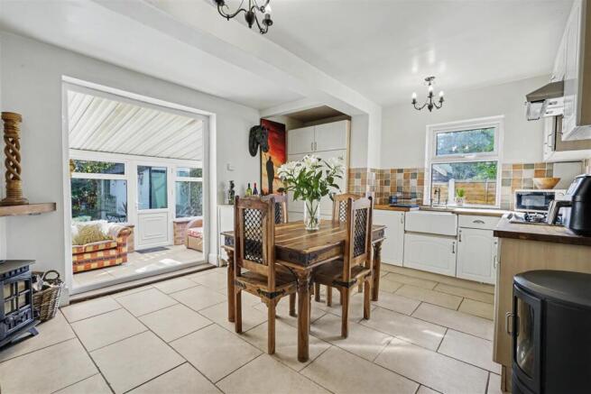 Kitchen_Dining 1_1.jpeg