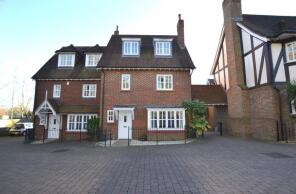 3, Middle Village, Haywards Heath RH16 4GA