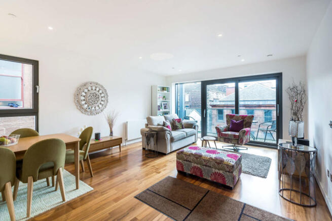 Living Room / Dining