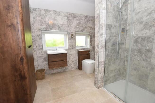 Shower Room.JPG