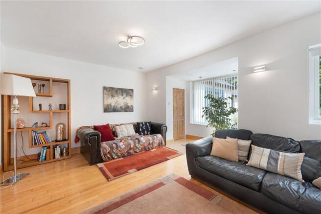 5 bed Bungalow for sale Image 8