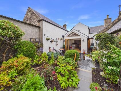 Falkland House, 137 High Street, Biggar, ML12 6DL