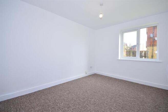 2 bed Apartment to rent Image 6