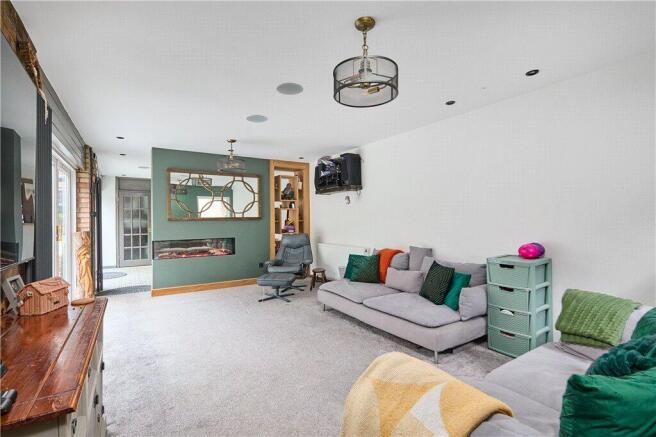4 bed Bungalow for sale Image 8