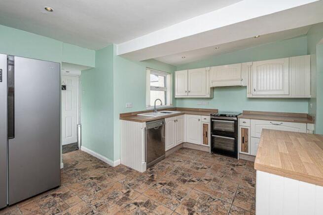KITCHEN/BREAKFAST ROOM