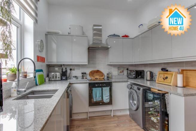 KITCHEN / DINING ROOM