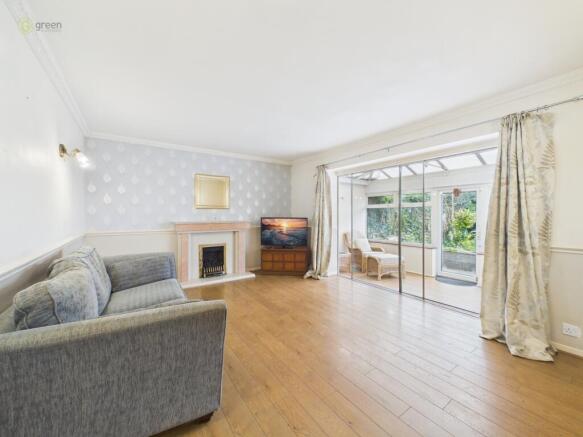 cam01698g0pr0174still008