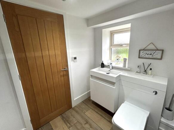 4 bed Detached for sale Image 11