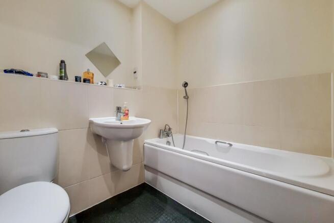 7_Bathroom-0.jpg