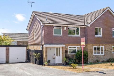 Nightingale Walk, Billingshurst, RH14