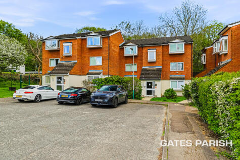 Harkness Close, Romford, RM3
