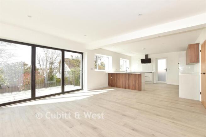 Kitchen/ Dining Room