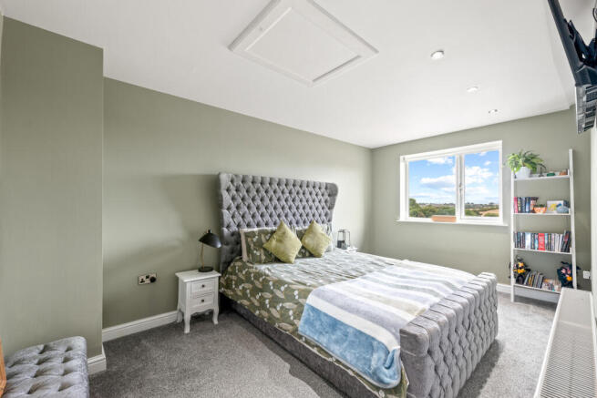 4 bed Detached for sale Image 9