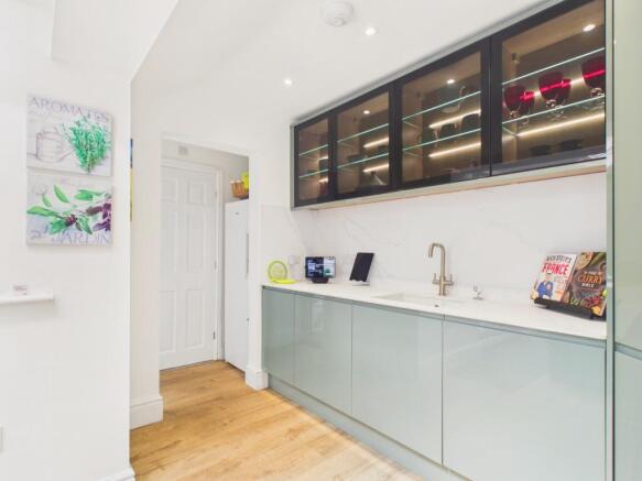 3 bed Terraced for sale Image 10