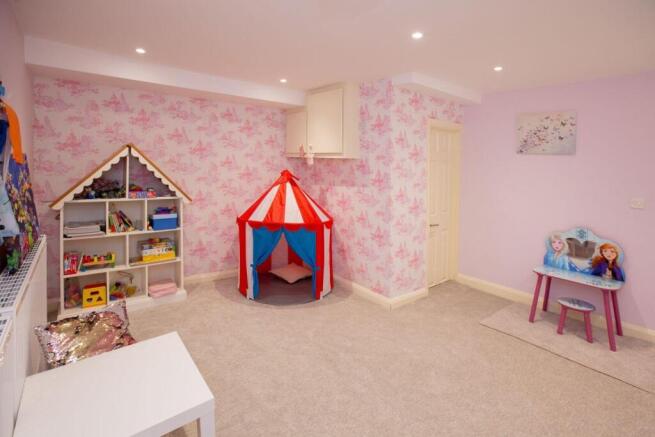 2 bed Terraced for sale Image 5