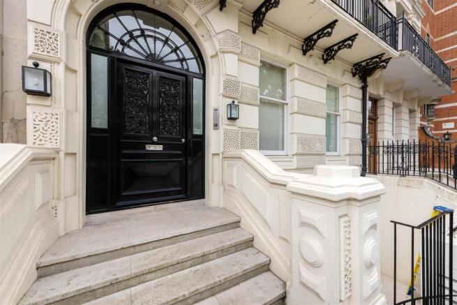 Flat 1, 22 Buckingham Gate Hi-12.jpg