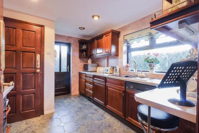 3 bed Semi-Detached for sale Image 4
