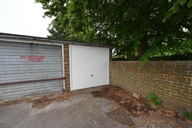 garage 8