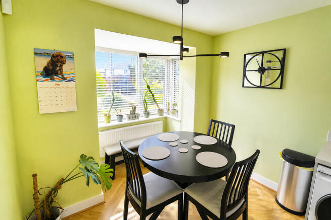 4 bed Semi-Detached for sale Image 9