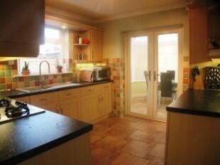 FITTED KITCHEN